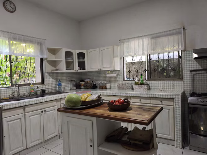 VENTA DE HERMOSA CASA en CARRETERA A MASAYA