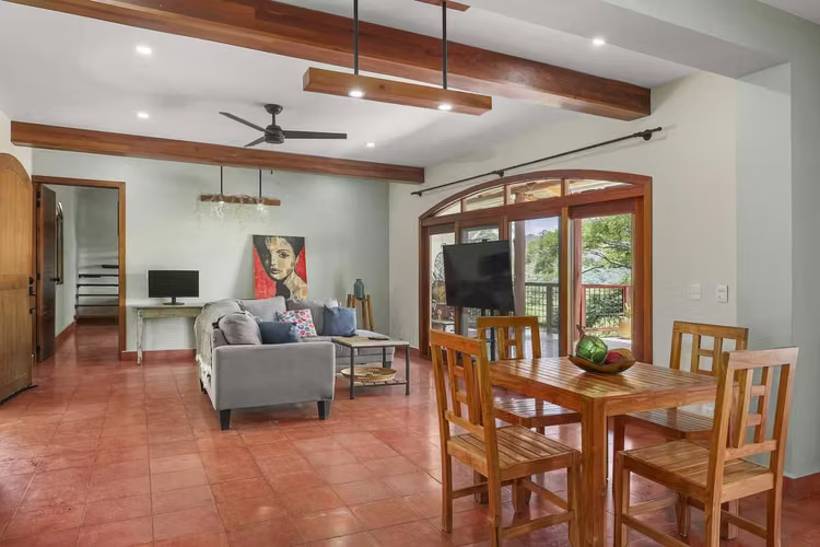 Custom Home in Lomas de Palermo