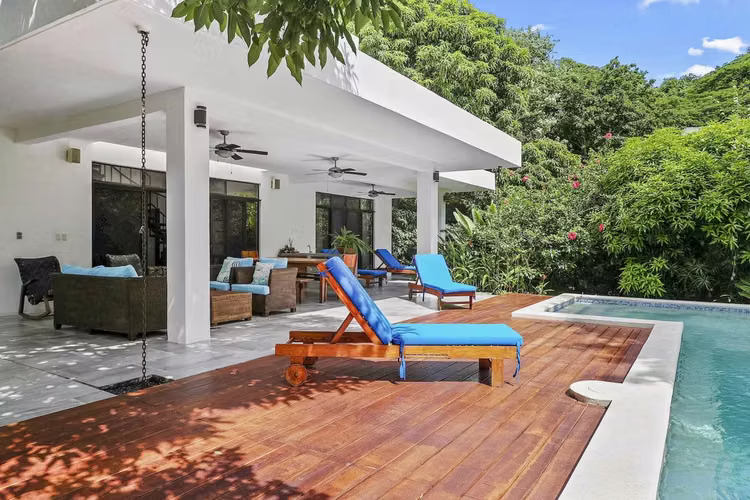 Luxury Oasis in Town