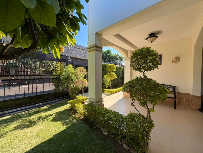  CASA AMPLIA EN RENTA EN LOMAS DEL VALLE – A 2 MIN DE GALERÍAS SANTO DOMINGO - Imagen 7