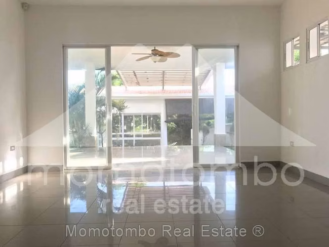 Casa en Venta Carretera Sur, Managua