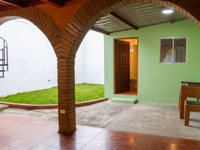 Casa en Venta en Altamira Managua | 4 Habitaciones + Terraza + Garaje | Uso Residencial u Oficina