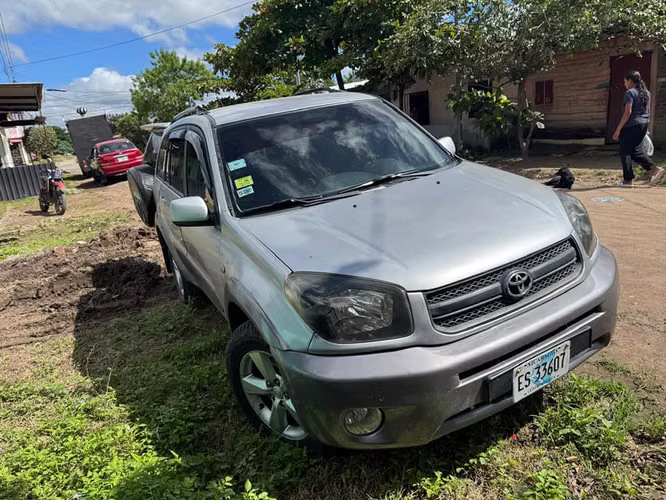 Toyota Rav4 Año 2004 Gris