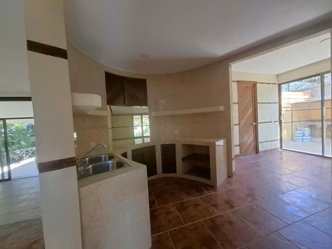 Venta de casa en Villa Fontana Sur Managua