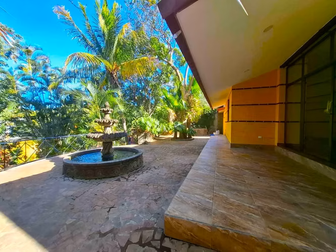 Venta de casa en Villa Fontana Sur Managua