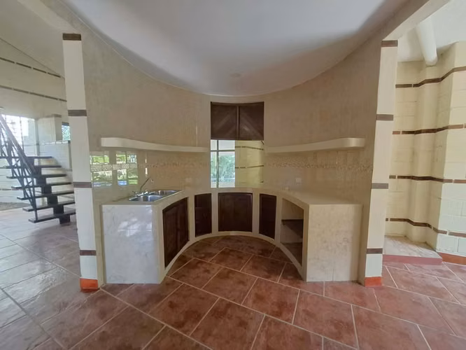 Venta de casa en Villa Fontana Sur Managua
