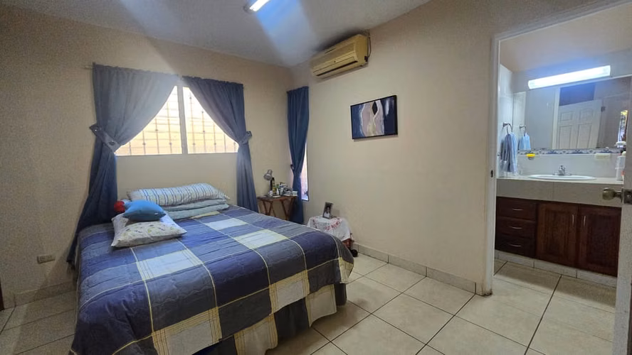 Venta de casa en Villa Fontana Sur Managua