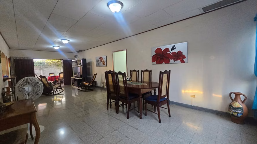 Venta de casa en Villa Fontana Sur Managua