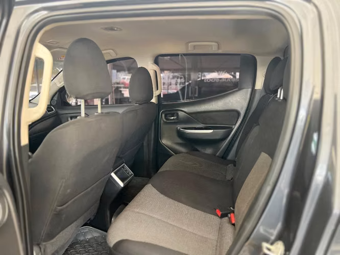 Mitsubishi L200 año 2024 - Imagen 4