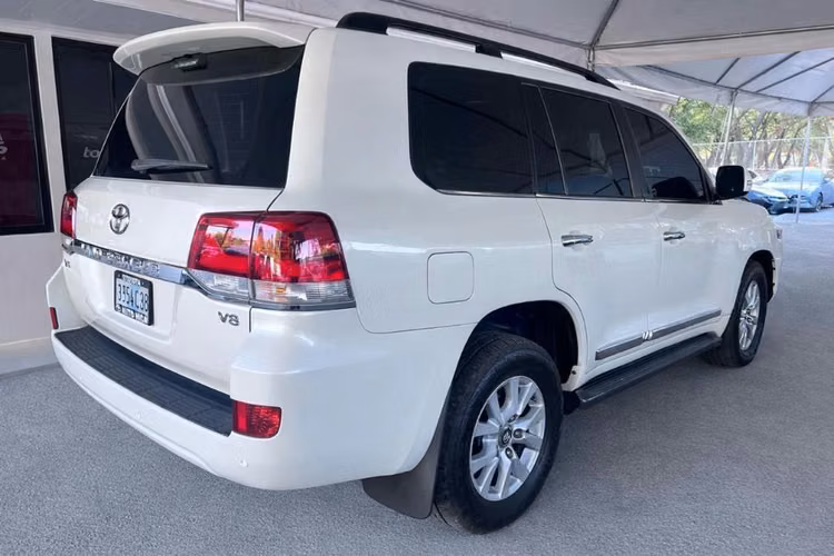 Toyota Land Cruiser VX año 2021 - Imagen 2