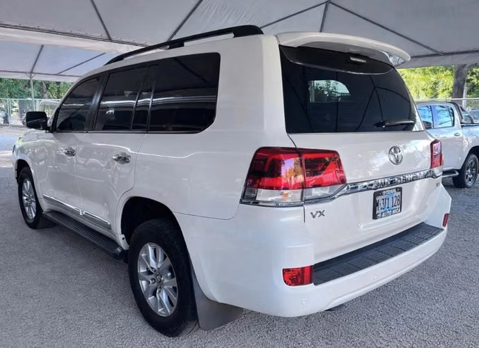 Toyota Land Cruiser VX año 2021 - Imagen 4