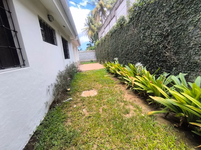 Carretera Masaya dentro de residencial.