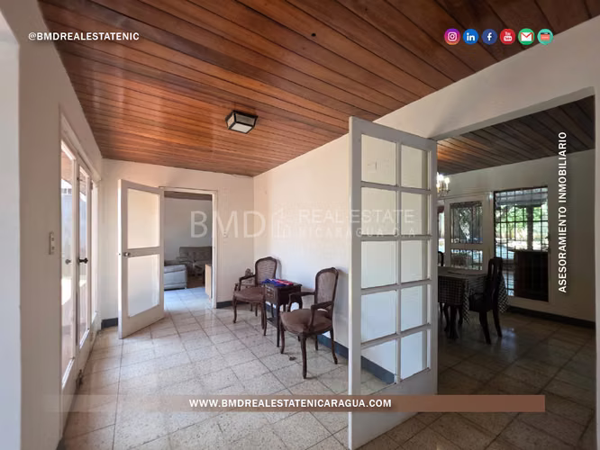 SE VENDE EN LAS COLINAS CASA CON TERRENO GRANDE 0309