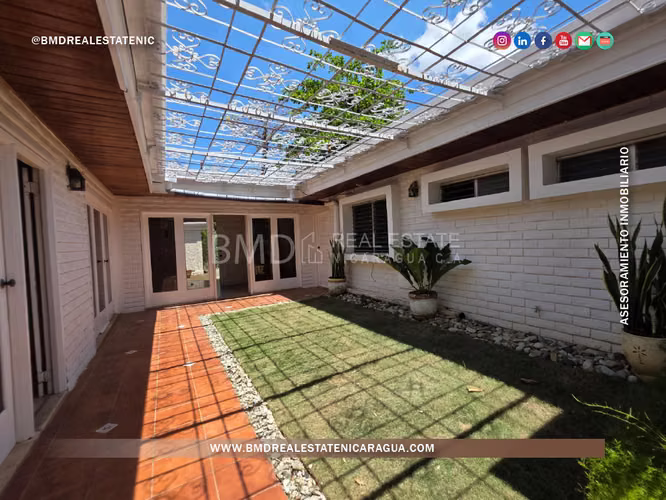 SE VENDE EN LAS COLINAS CASA CON TERRENO GRANDE 0309
