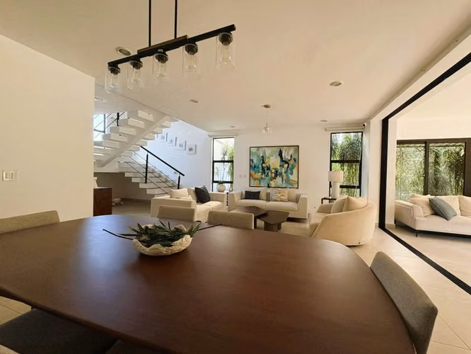 Moderna Casa en Venta en Condominio – Santo Domingo