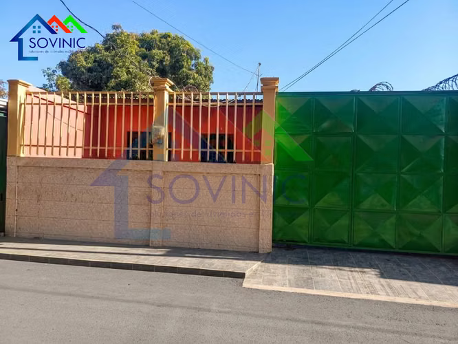 se vende casa cerca del Mayoreo: Casa en Laureles Norte