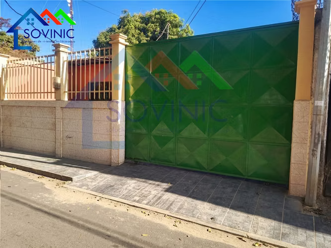 se vende casa cerca del Mayoreo: Casa en Laureles Norte