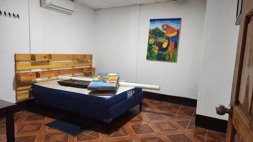 Hostal en venta ubicado cerca de Walmart Guanacaste