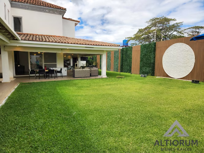 CASA EN VENTA EN LAS COLINAS