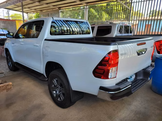 TOYOTA HILUX SR 2026