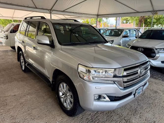 Toyota Land Cruiser VX V8 año 2017