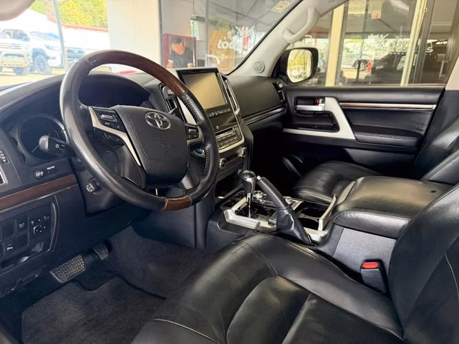 Toyota Land Cruiser VX V8 año 2017