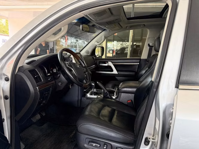 Toyota Land Cruiser VX V8 año 2017