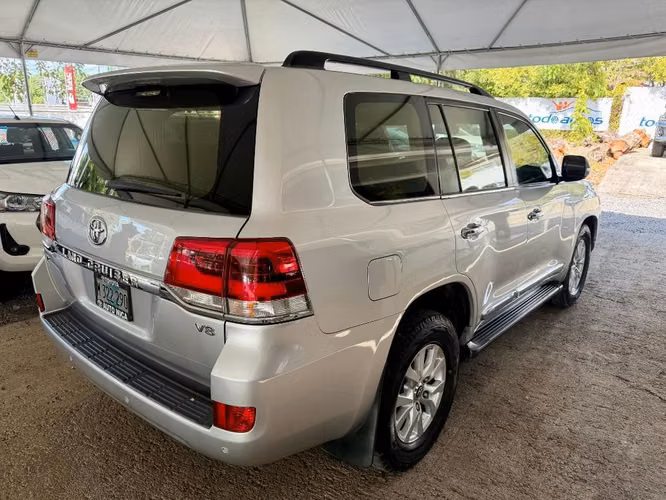 Toyota Land Cruiser VX V8 año 2017