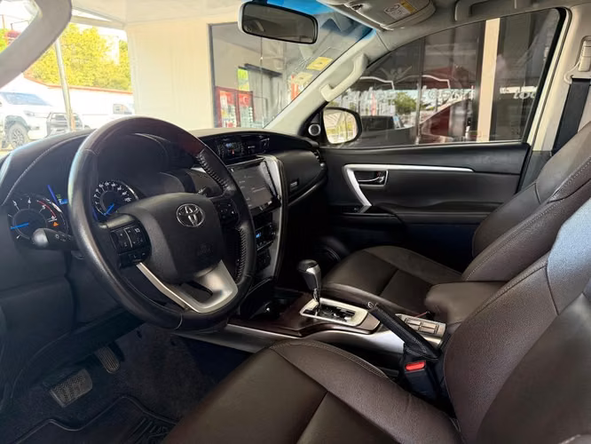 Toyota Fortuner SRV año 2021