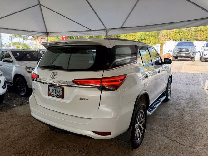 Toyota Fortuner SRV año 2021