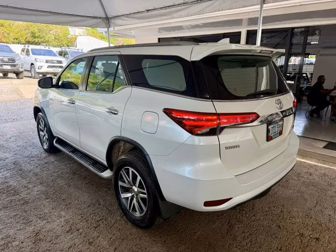 Toyota Fortuner SRV año 2021