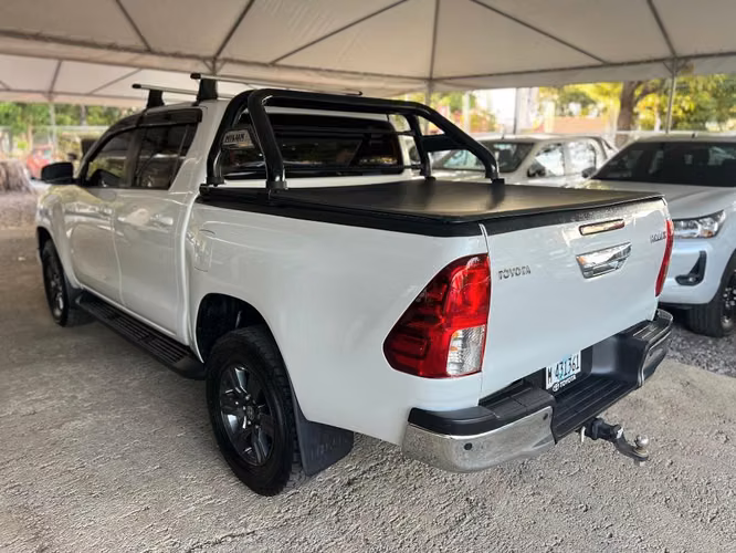 Toyota Hilux SR año 2025 - Imagen 2
