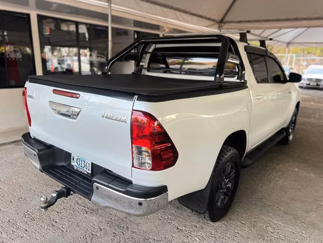Toyota Hilux SR año 2025 - Imagen 4
