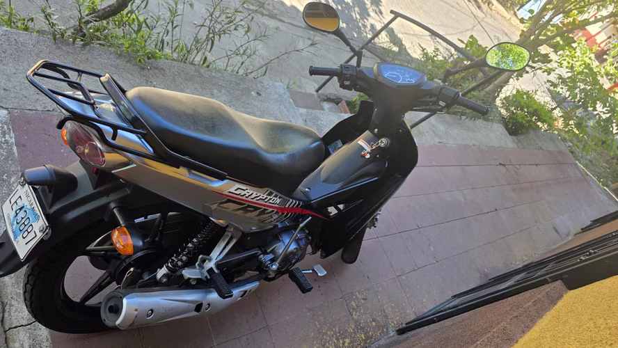 SE VENDE MOTO - Imagen 5
