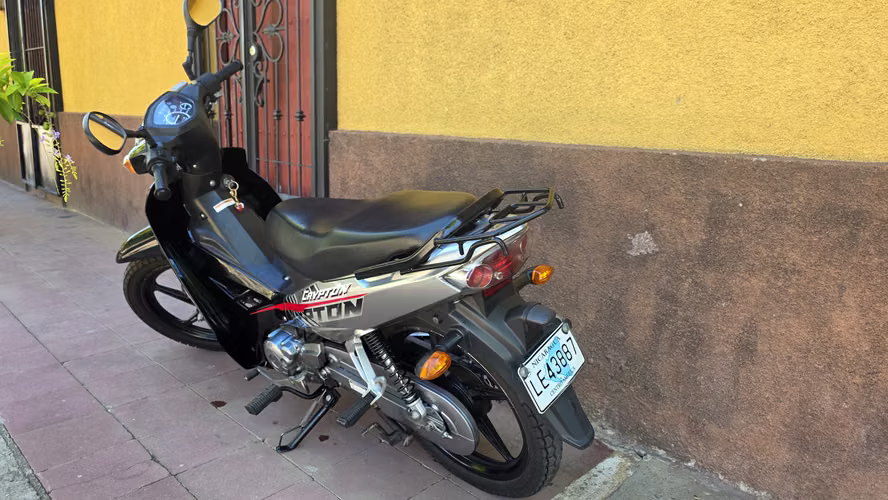 SE VENDE MOTO - Imagen 4