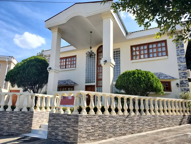 CL-Vendo casa en Lomas de Las Colinas
