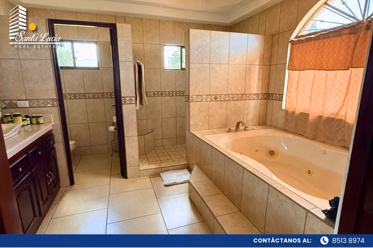 Casa en venta con Piscina en Santo Domingo - LL