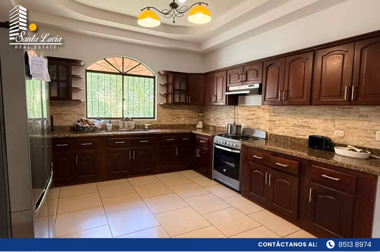 Casa en venta con Piscina en Santo Domingo - LL
