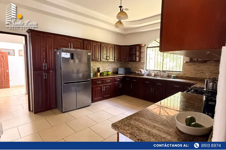 Casa en venta con Piscina en Santo Domingo - LL