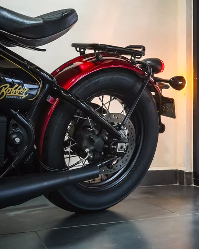 TRIUMPH 1200 BONNEVILLE BOBBER GOLD LINE EDITION