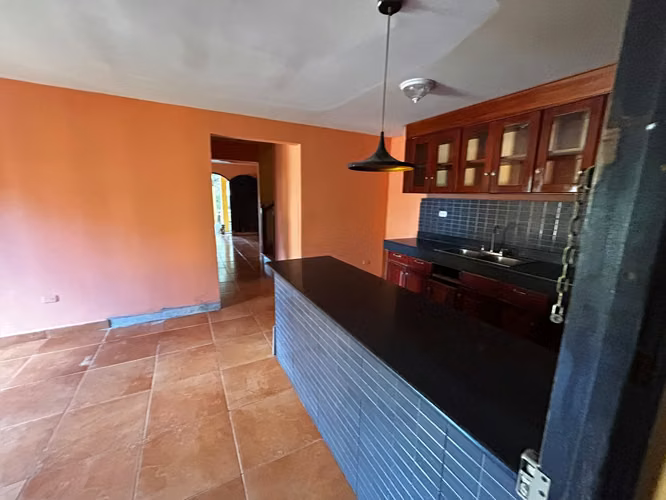 Moderna y Amplia Residencia en Venta | Km 13 Carretera a Masaya - Imagen 3