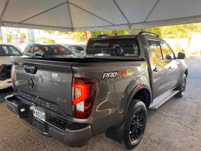 Nissan Frontier pro 4x