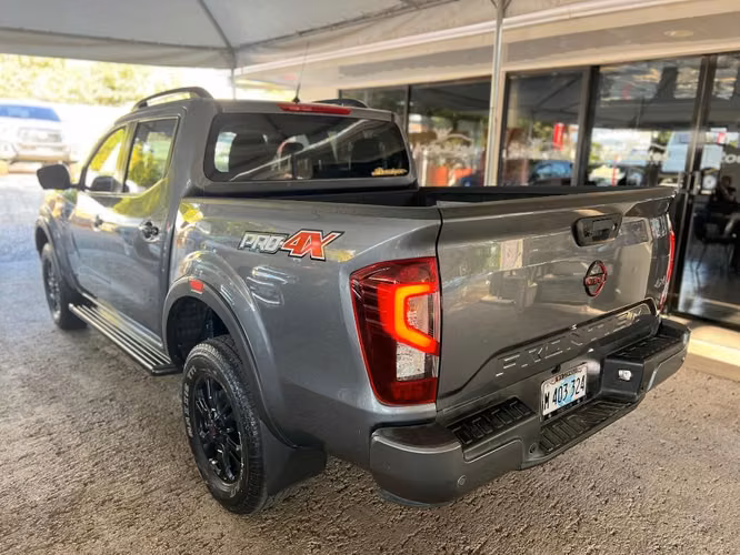 Nissan Frontier pro 4x