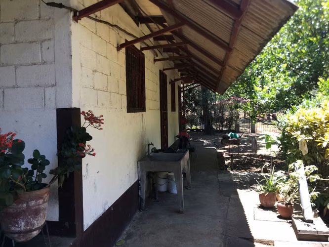  CASA EN VENTA CON TERRENO AMPLIO 
