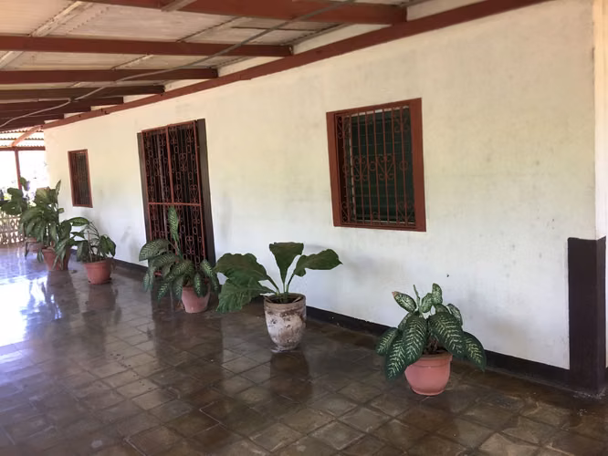  CASA EN VENTA CON TERRENO AMPLIO 
