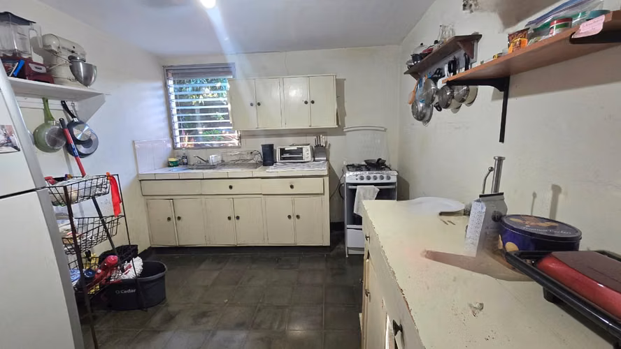 Amplia propiedad 2066 V2 en venta en Planes de Altamira sobre calle principal