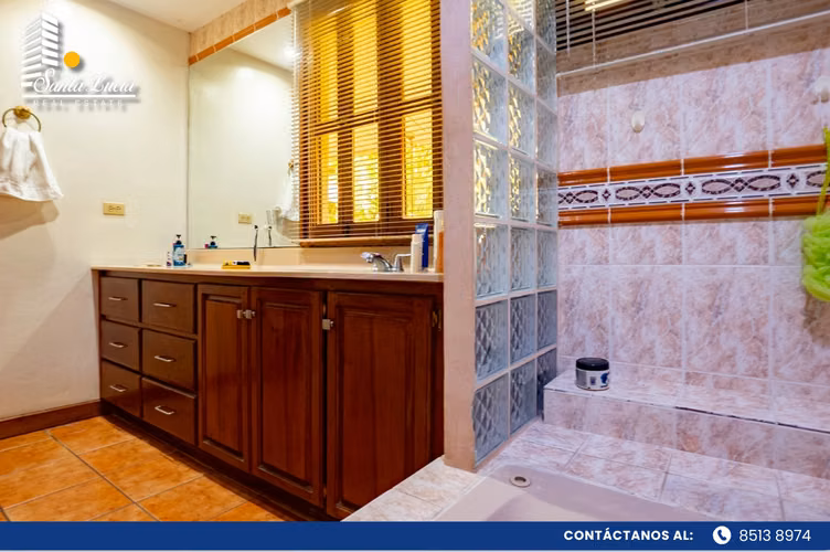 Casa en venta en Carretera a Masaya-LL