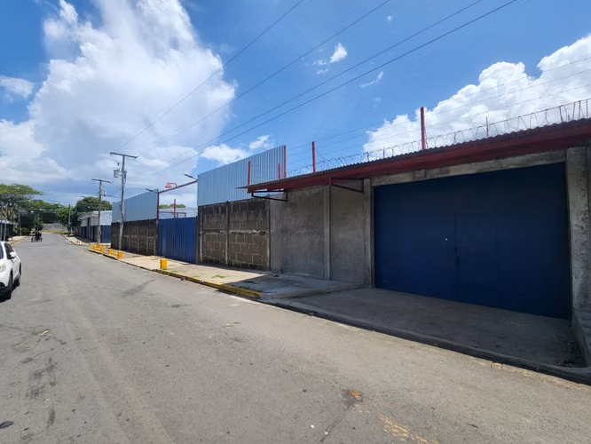 CARRETERA NORTE. BODEGA 400 MT2 EN ALQUILER CON EXCELENTE UBICACIÓN