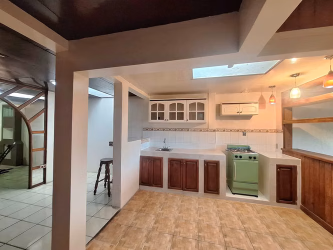 FP/ Casa esquinera remodelada en Reparto Los Arcos - Imagen 3