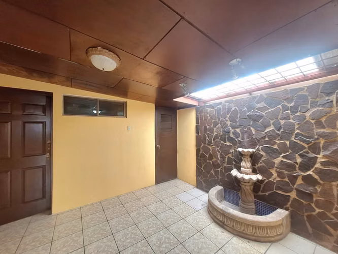 FP/ Casa esquinera remodelada en Reparto Los Arcos - Imagen 6